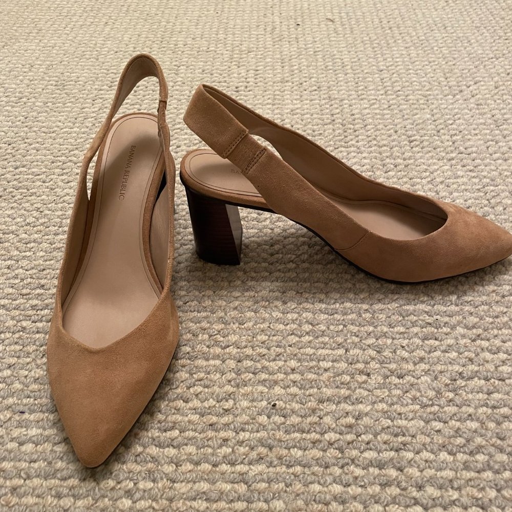 Banana Republic | Camel Suede Slingbacks